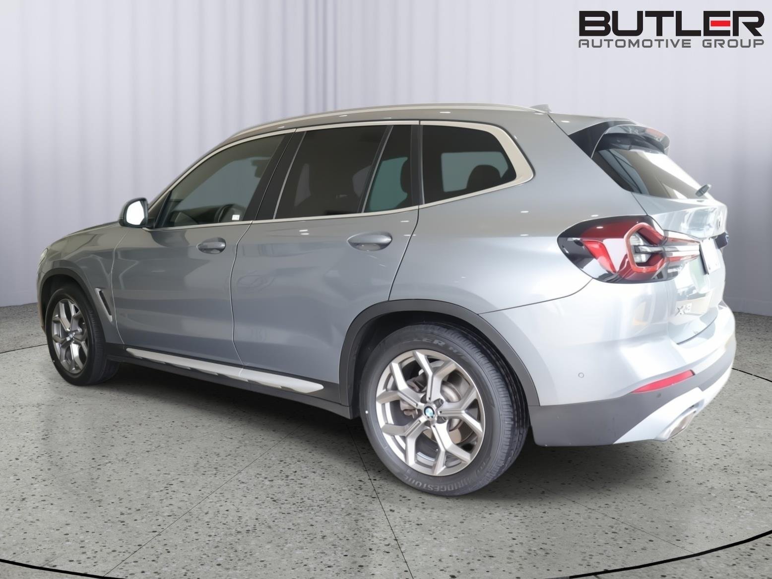 Used 2024 Skyscraper Grey Metallic BMW sDrive30i image 5