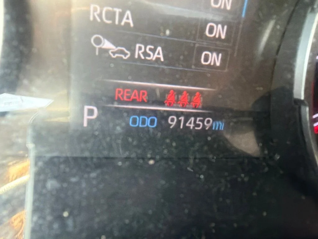 Used 2019 Silver Toyota XLE image 17