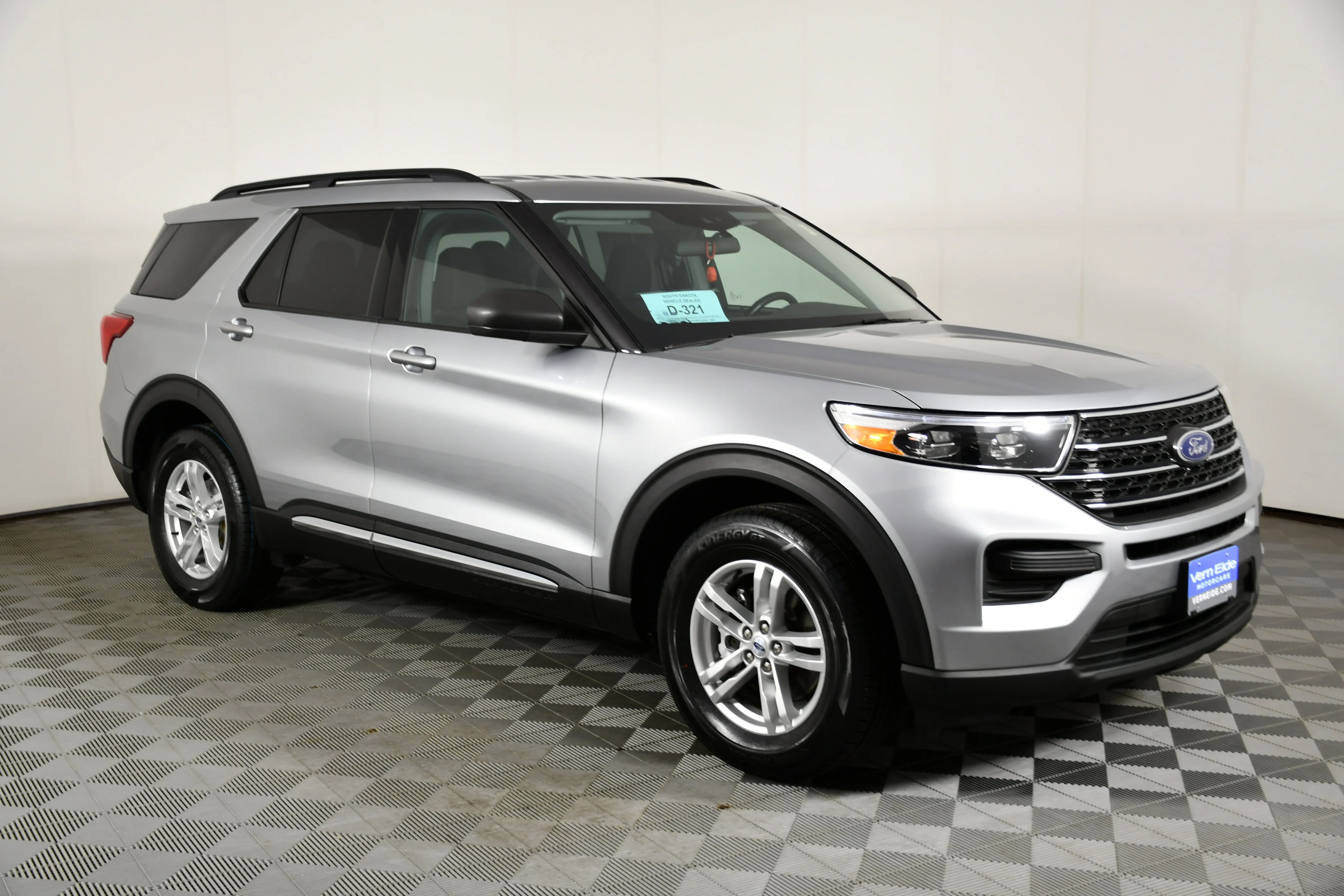 Used 2023 Silver Metallic Ford XLT image 4
