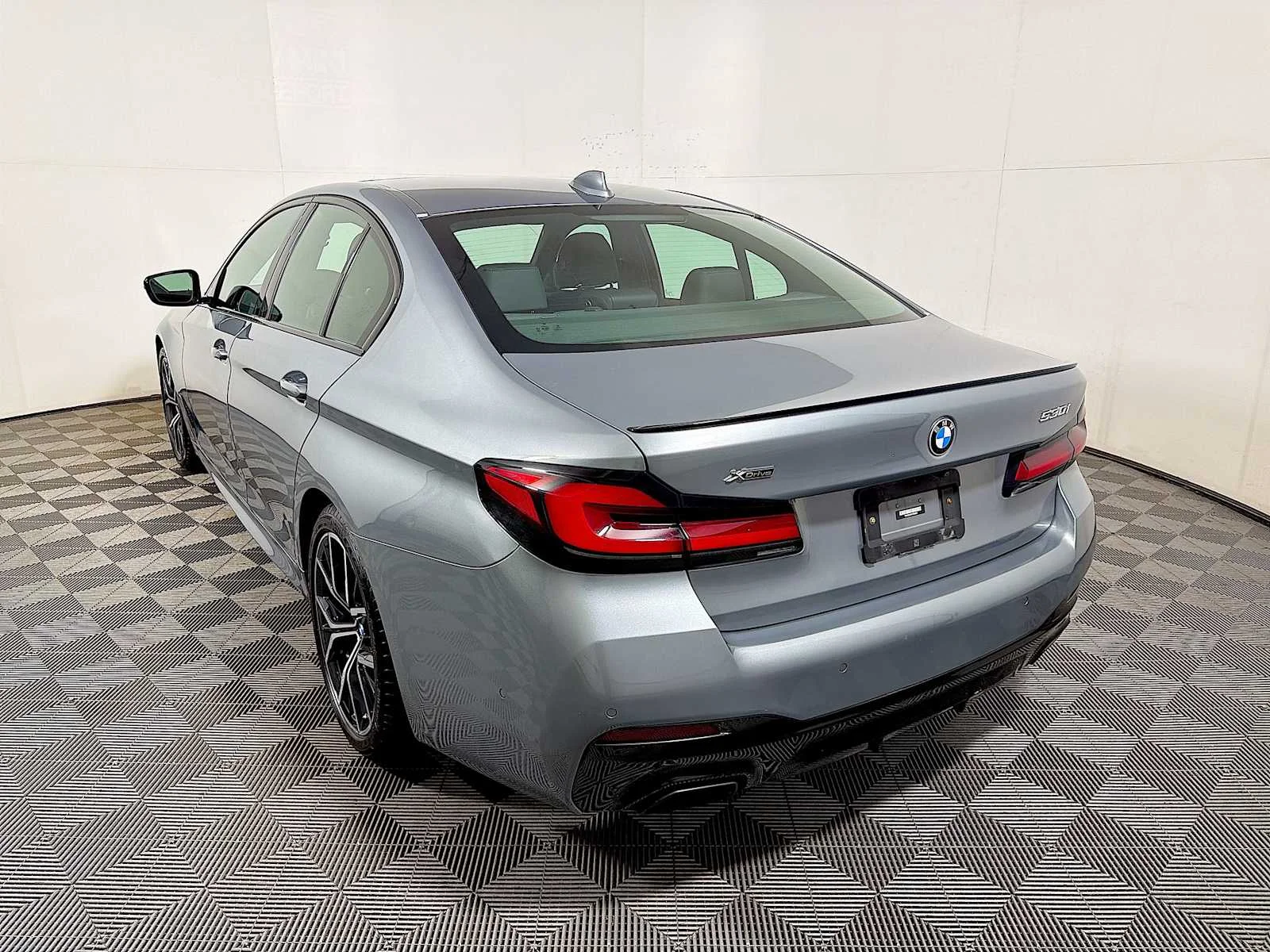 Certified Used 2023 Skyscraper Grey Metallic BMW 530i xDrive image 5