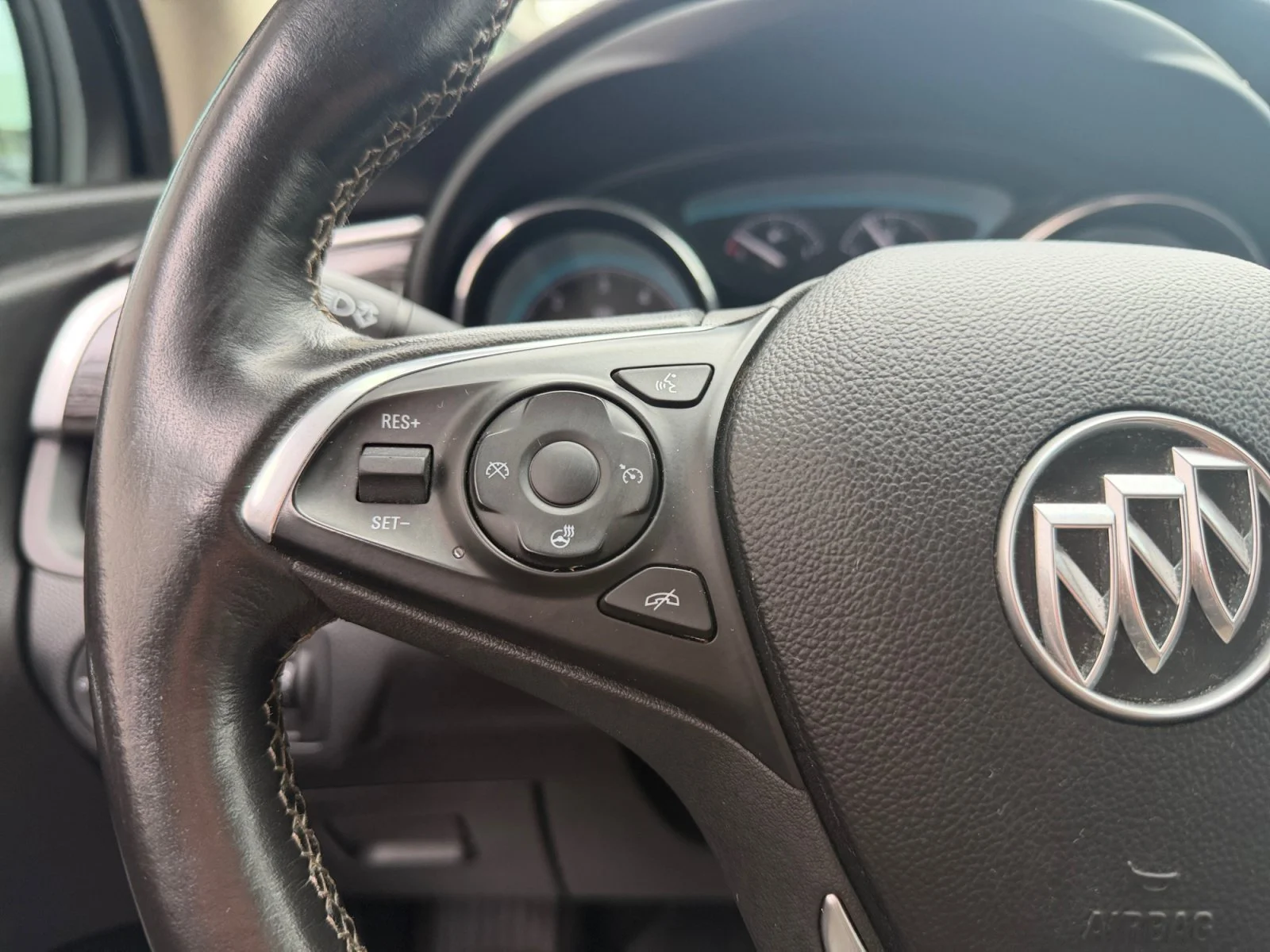 Used 2017 Summit White Buick Essence image 11