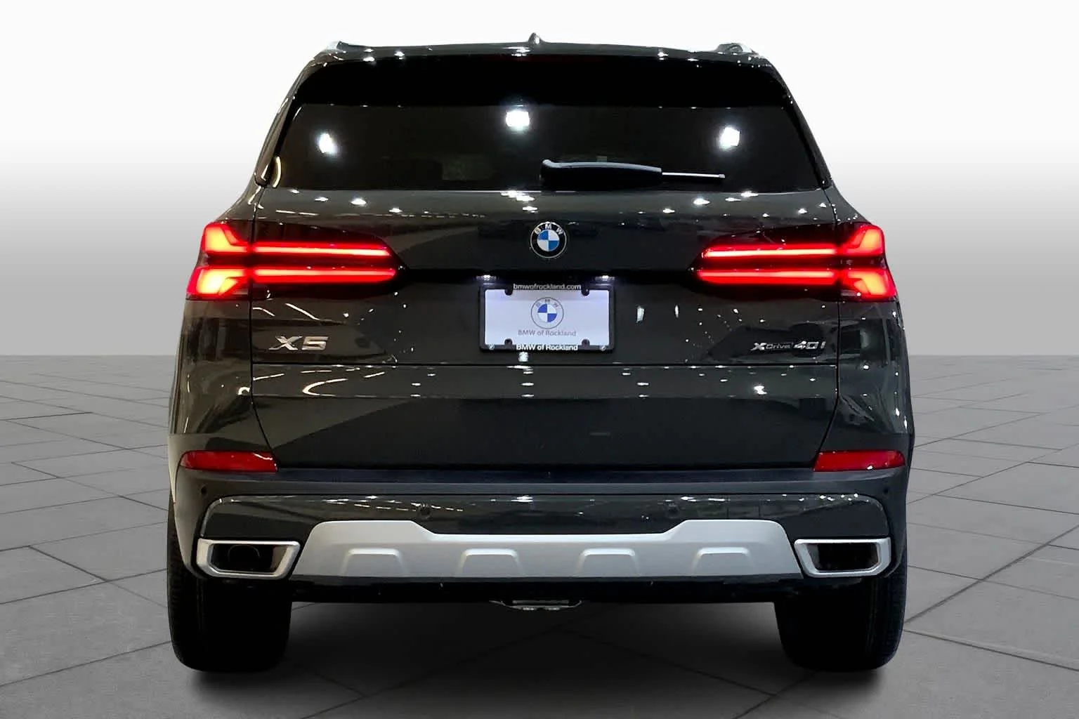 View vehicle photo 4