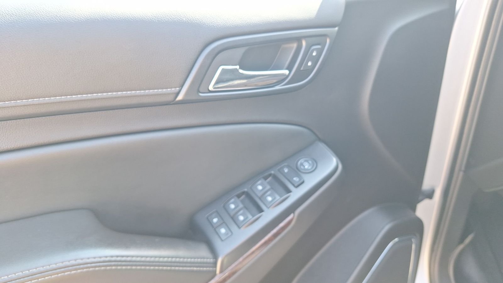 Used 2016 Silver GMC SLE image 17