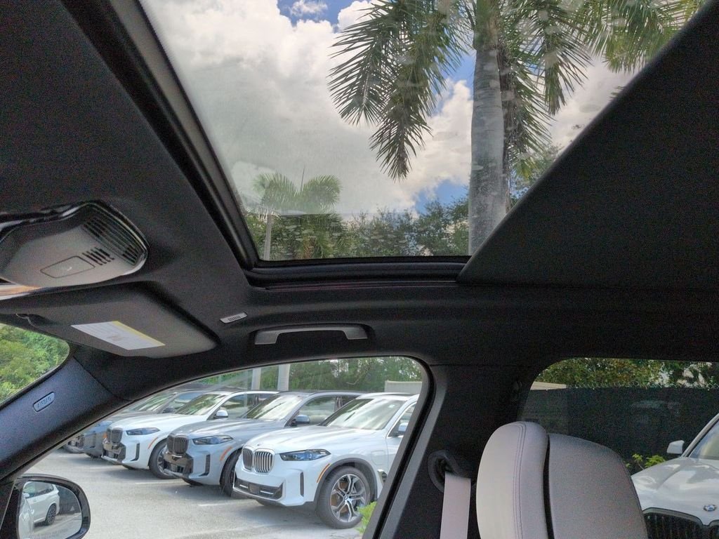 New 2026 White Metallic BMW M60i image 20