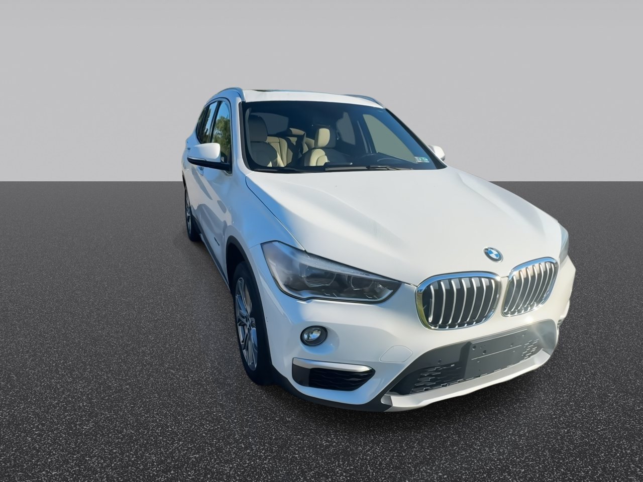 Used 2017 Alpine White BMW xDrive28i image 2