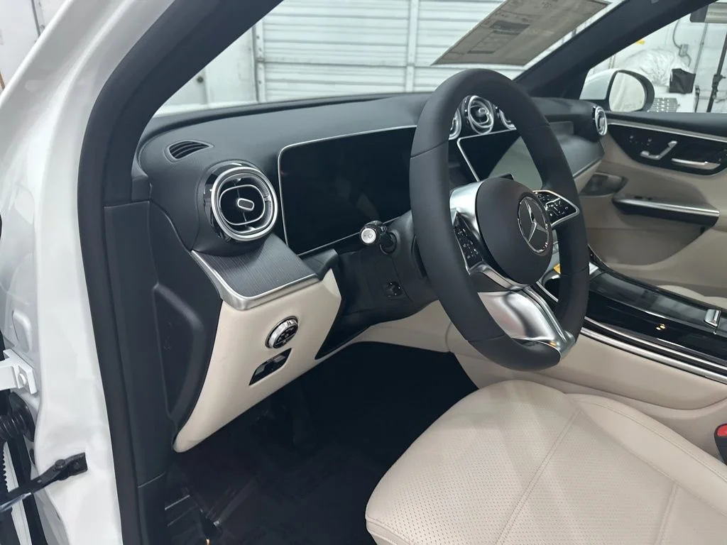 Used 2026 White Mercedes-Benz GLC 300 image 9
