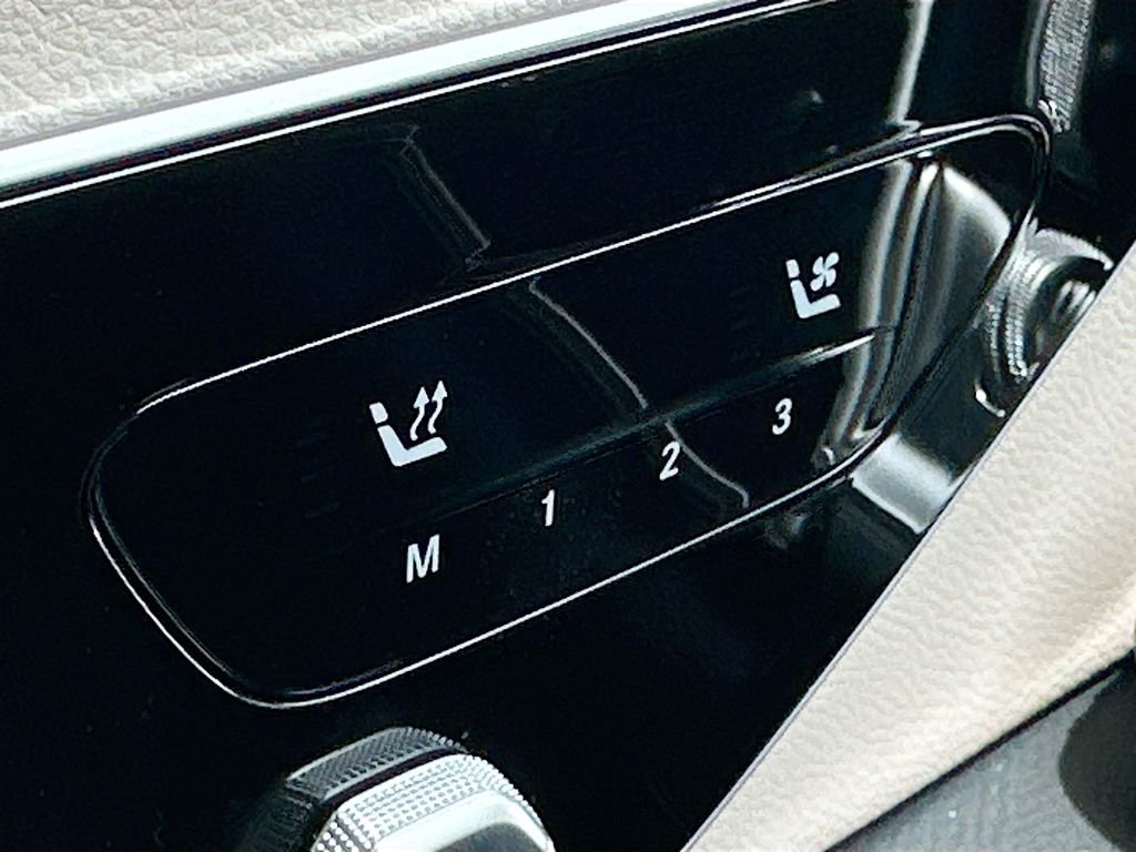 Certified Used 2025  Mercedes-Benz E 450 image 21