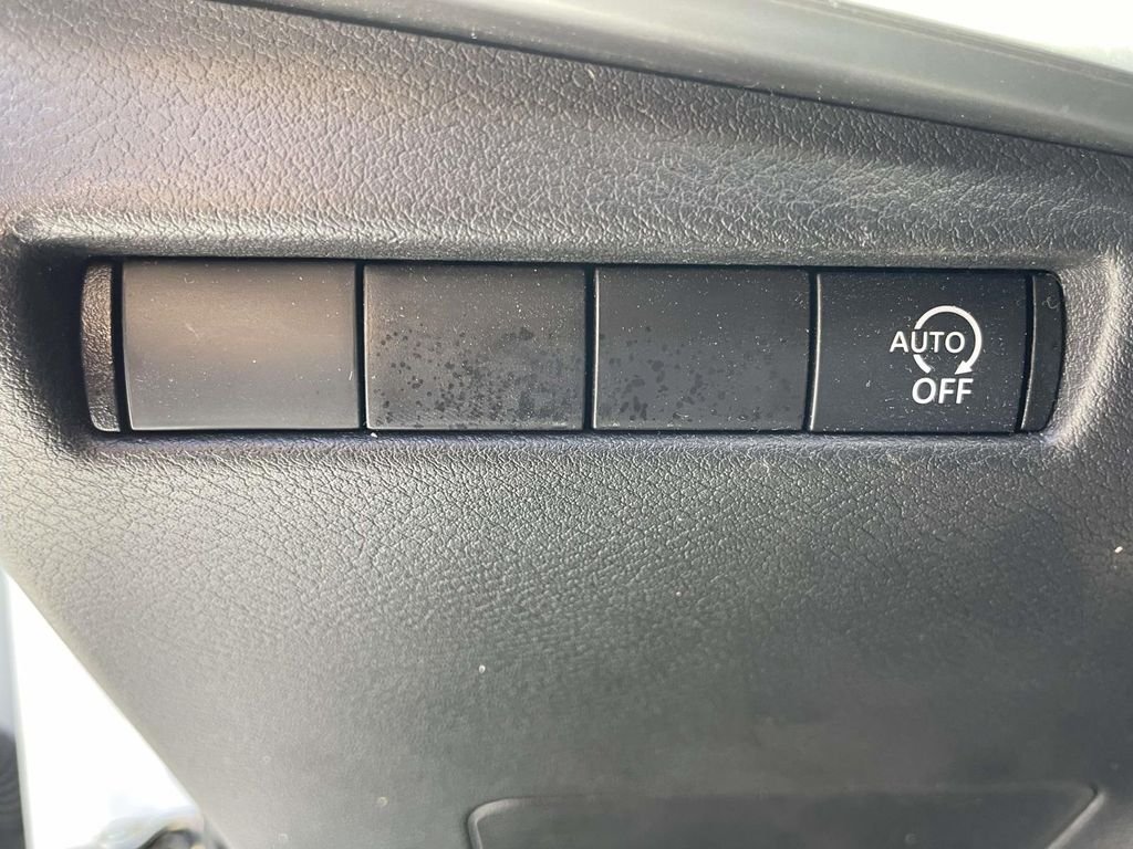 Used 2025 White Nissan SV image 17