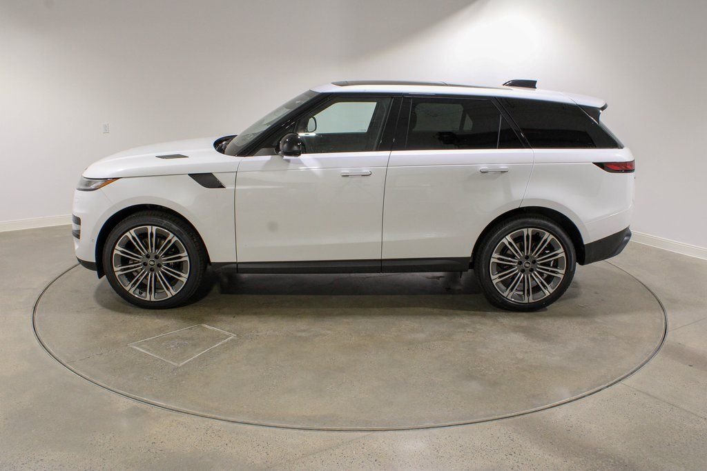 Used 2025 Ostuni Pearl White Premium Metallic Land Rover SE image 2