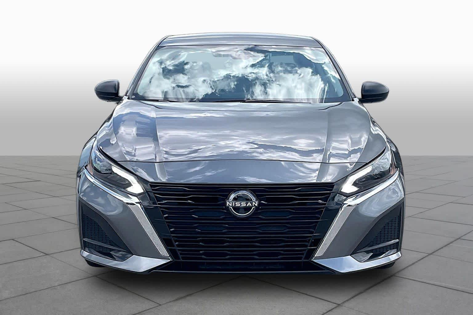 Used 2025 Gun Metallic Nissan SV image 4