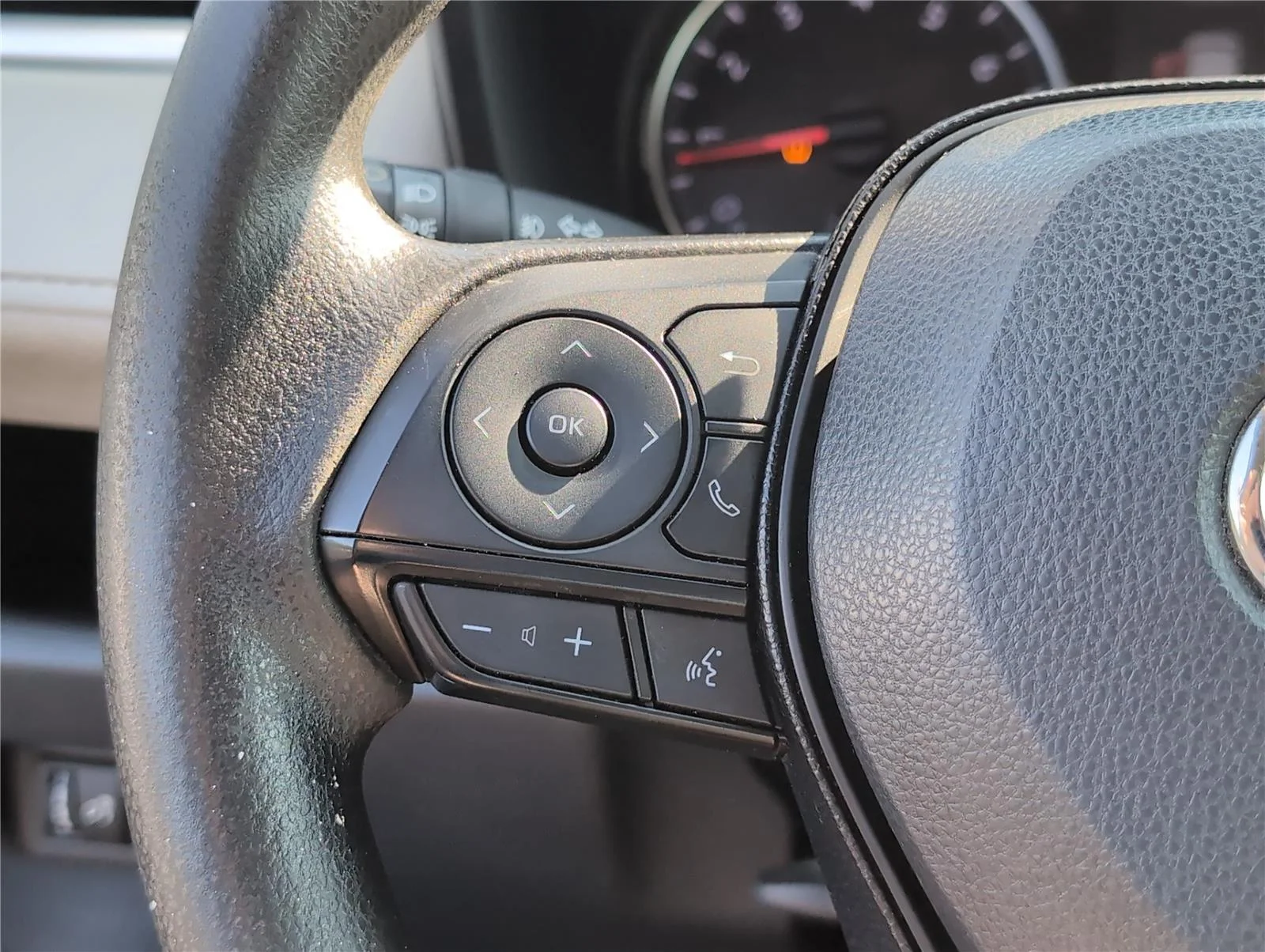Used 2020 Silver Sky Metallic Toyota XLE image 31