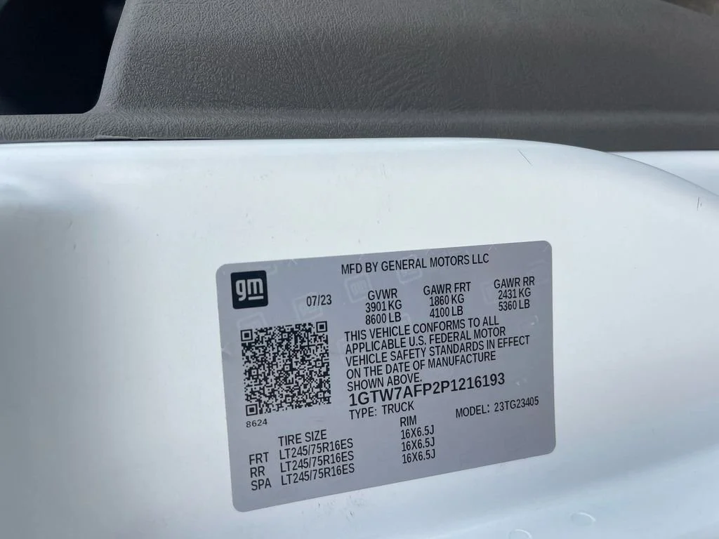 Used 2023 Summit White GMC Work Van image 28