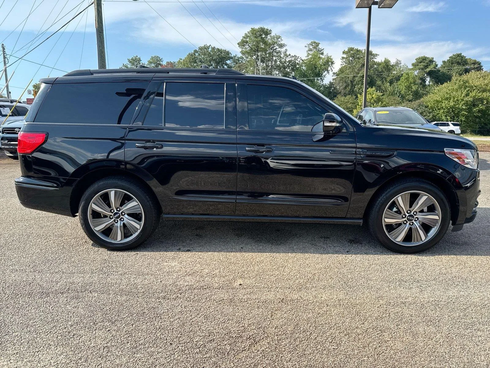 Used 2019 Infinite Black Metallic Lincoln Reserve image 23