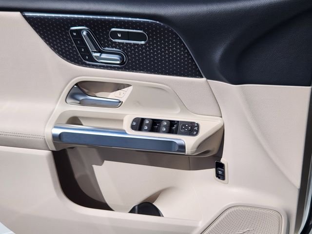 New 2026 Polar White Mercedes-Benz GLB 250 image 10