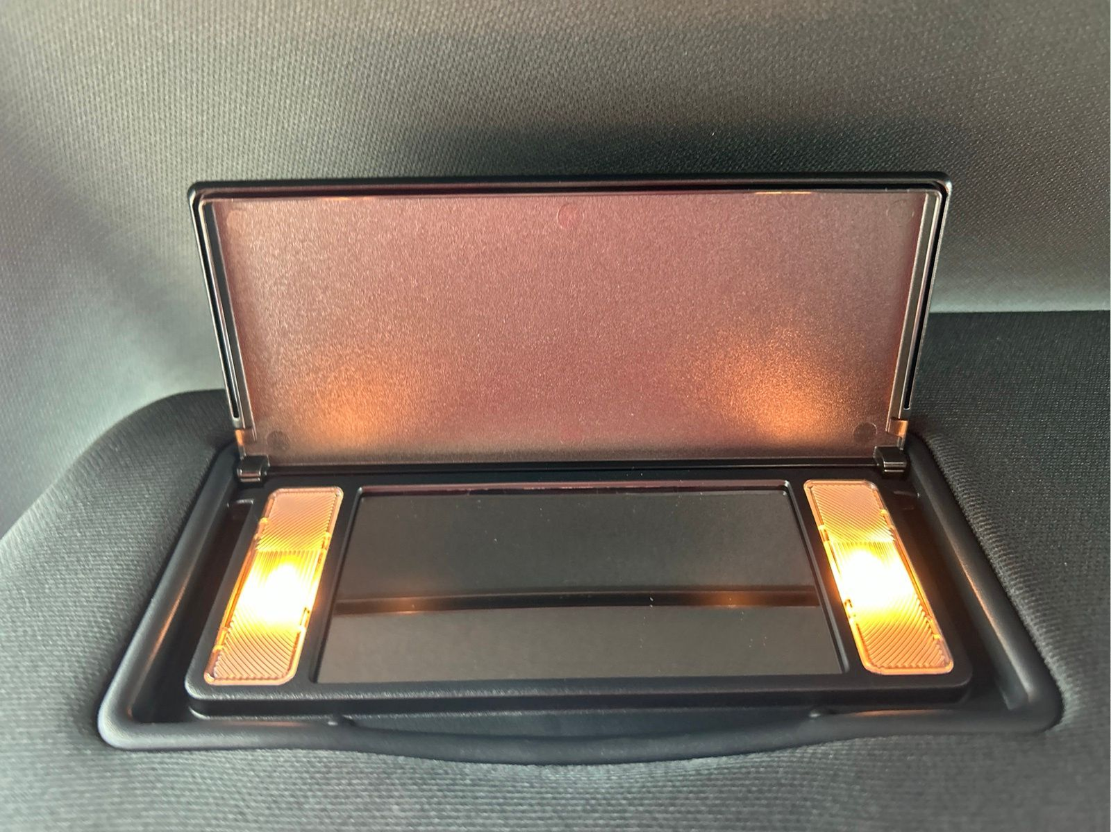 New 2026 Granite Crystal Metallic Clear-Coat Exterior Paint RAM Laramie image 33