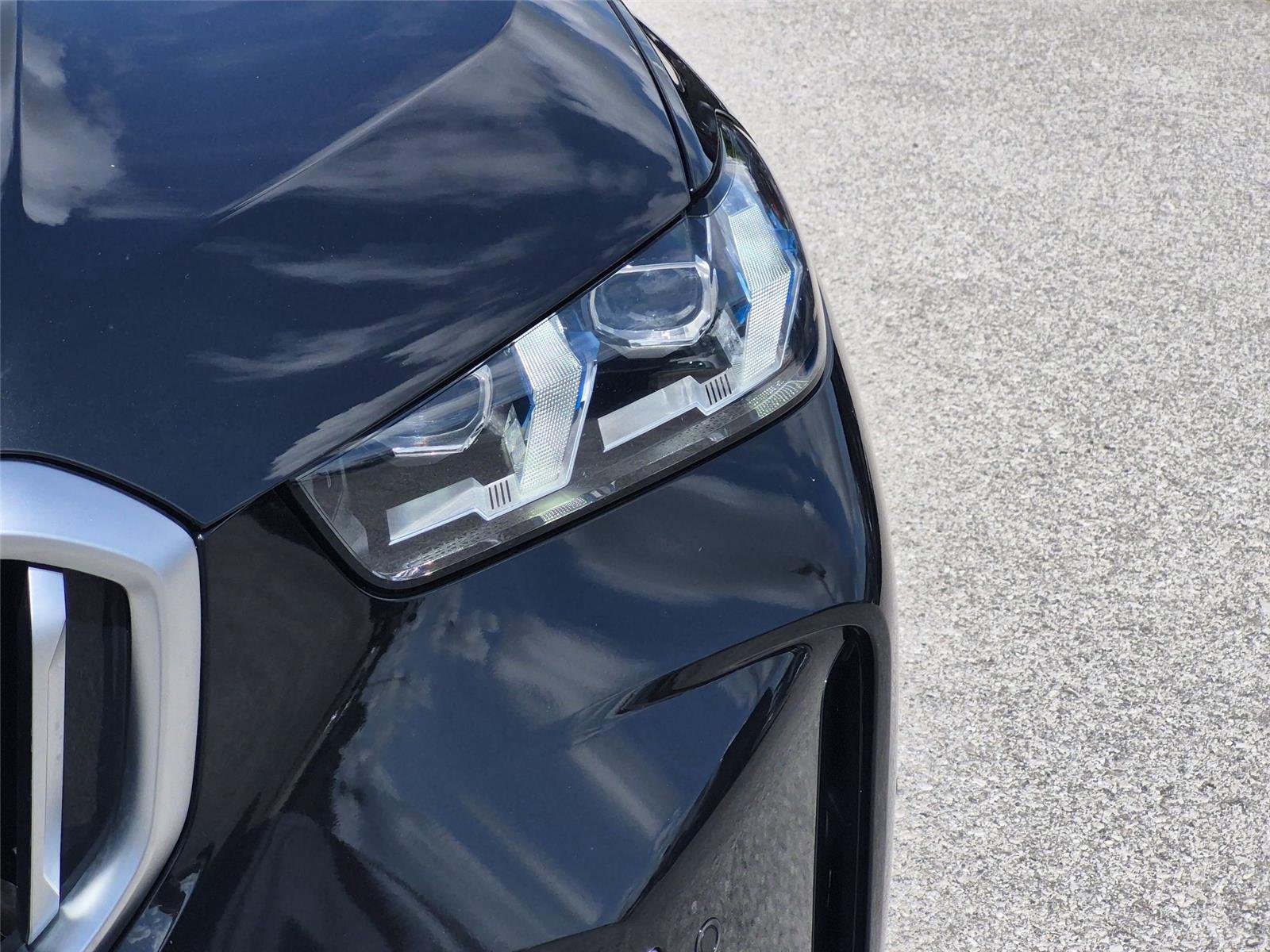 Used 2024 Black Sapphire Metallic BMW xDrive40i image 9