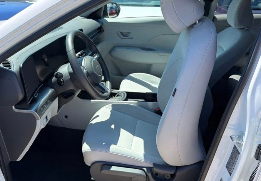 Used 2026 White Hyundai SEL Sport image 3