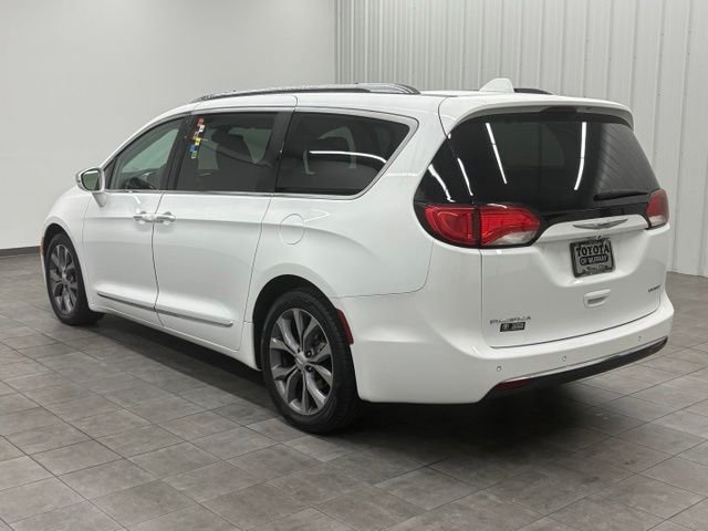 Used 2018 White Chrysler Limited image 4