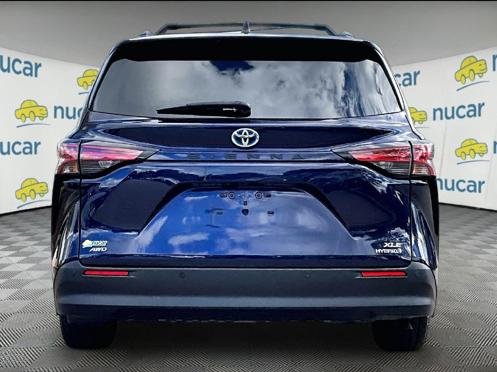 Used 2022  Toyota XLE image 5
