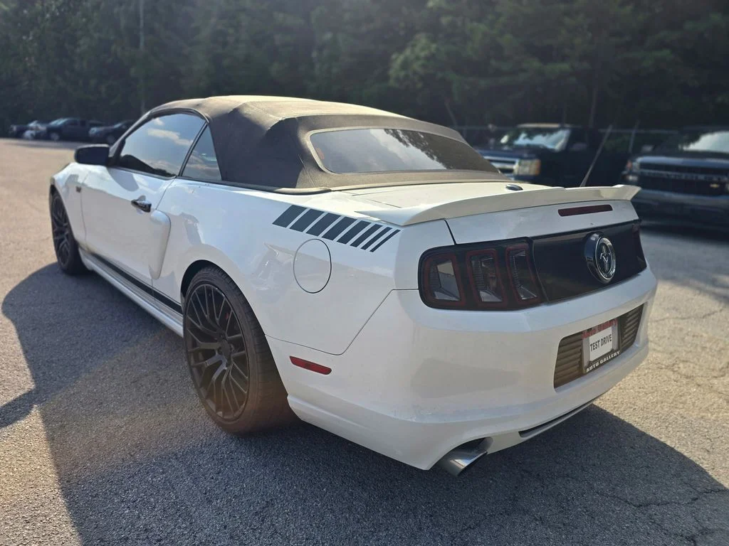 Used 2014 White Ford V6 Premium image 5