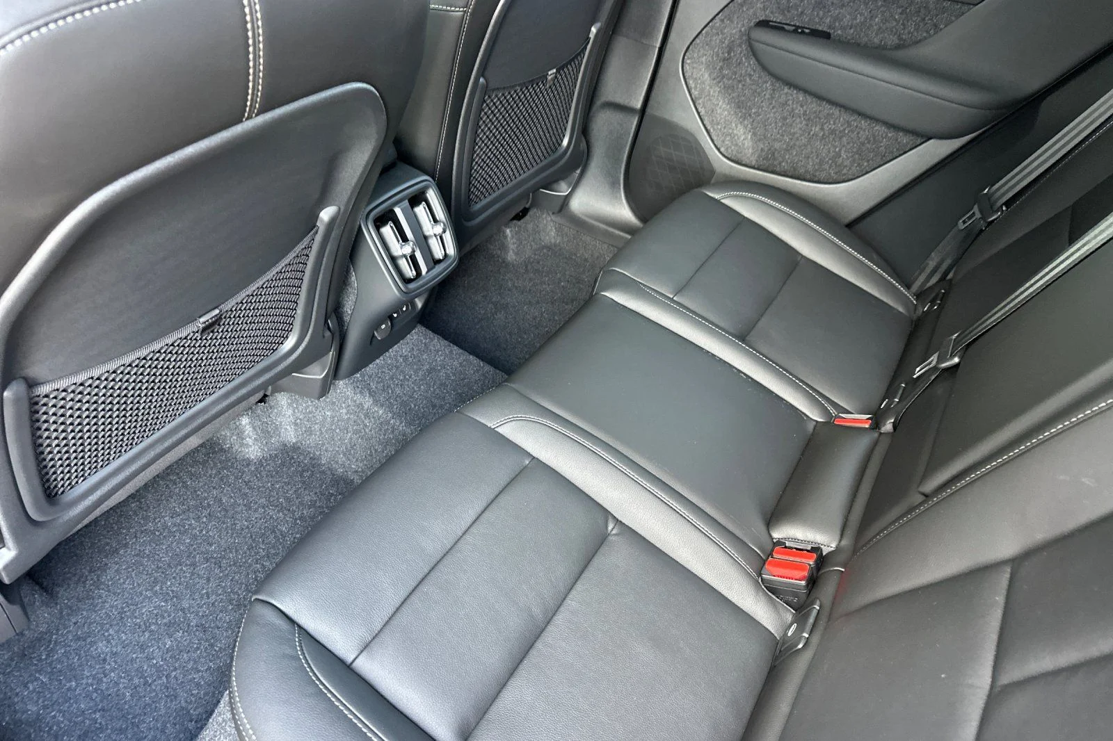 New 2026 Vapour Grey Volvo Plus image 11