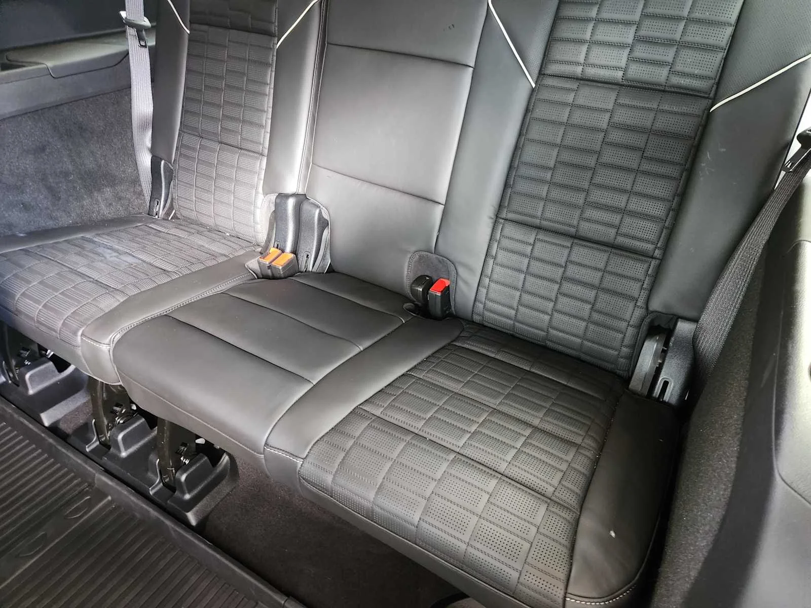 New 2026 Vibrant White Tricoat Cadillac Platinum Sport image 22