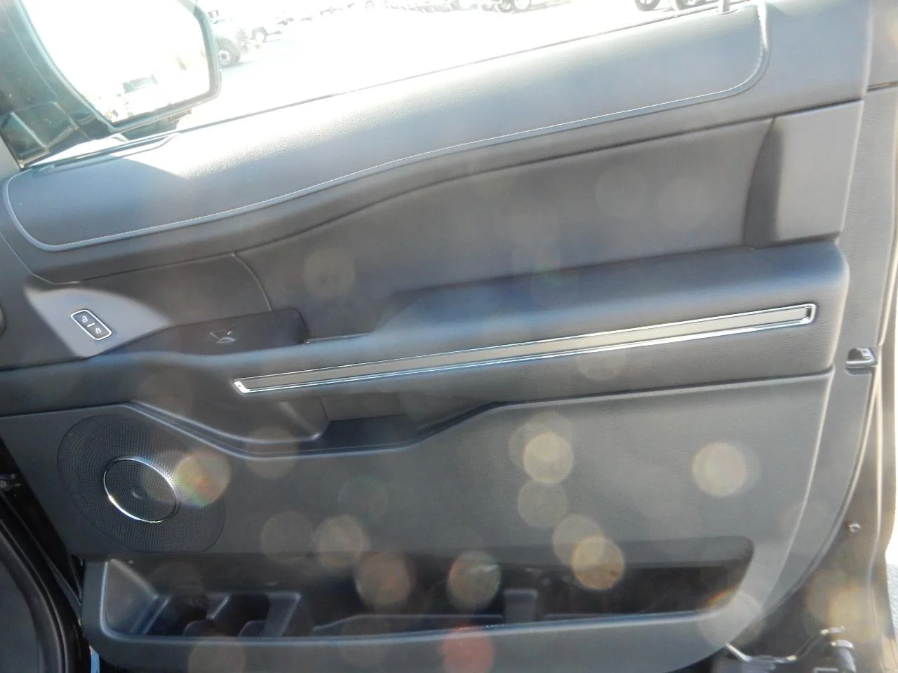 New 2022 Black Ford XLT 4X2 image 17