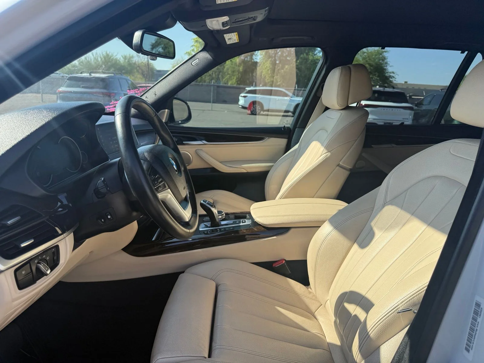 Used 2018 White Metallic BMW xDrive50i image 12