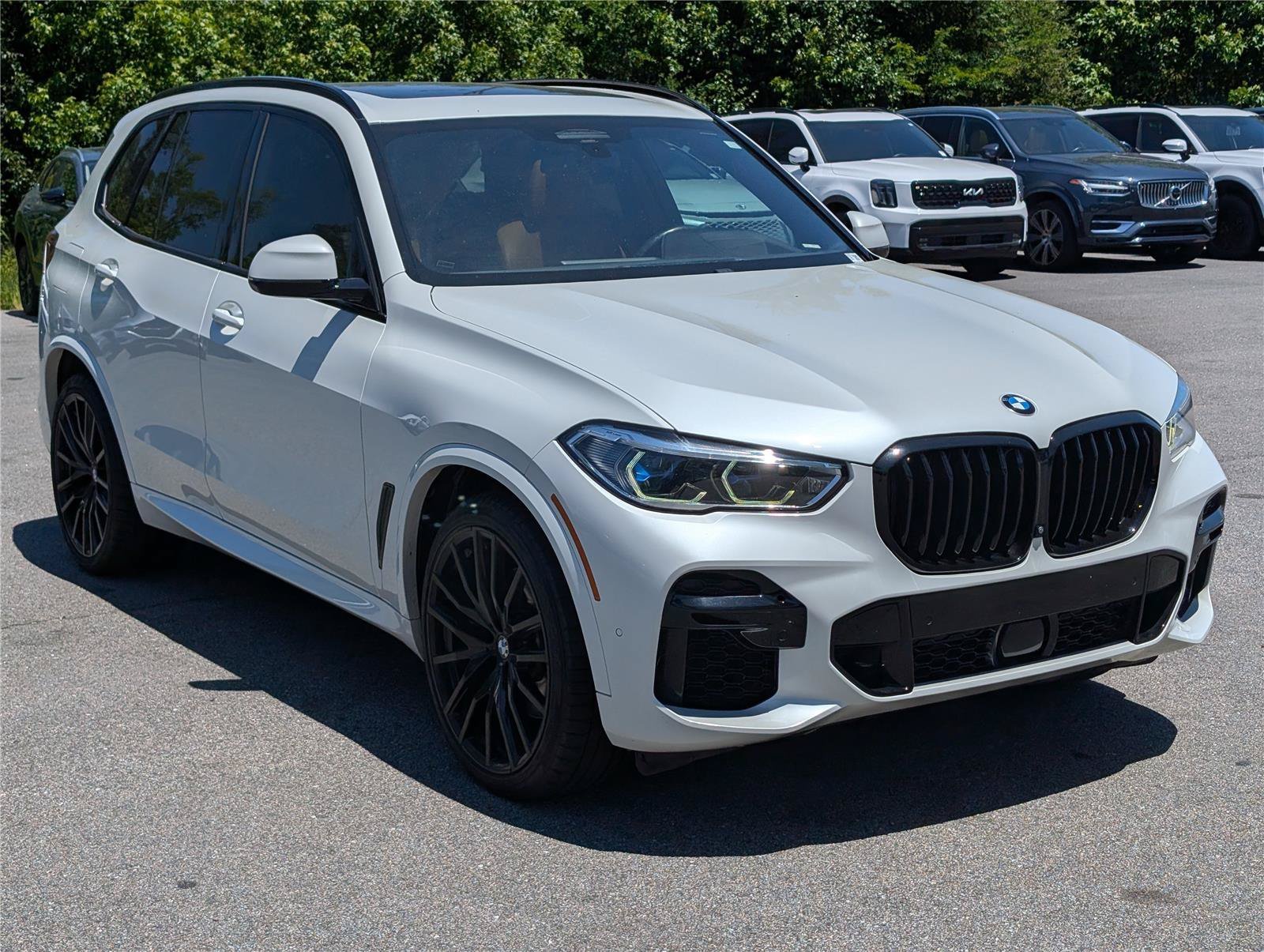 Used 2022 Mineral White Metallic BMW xDrive40i image 3