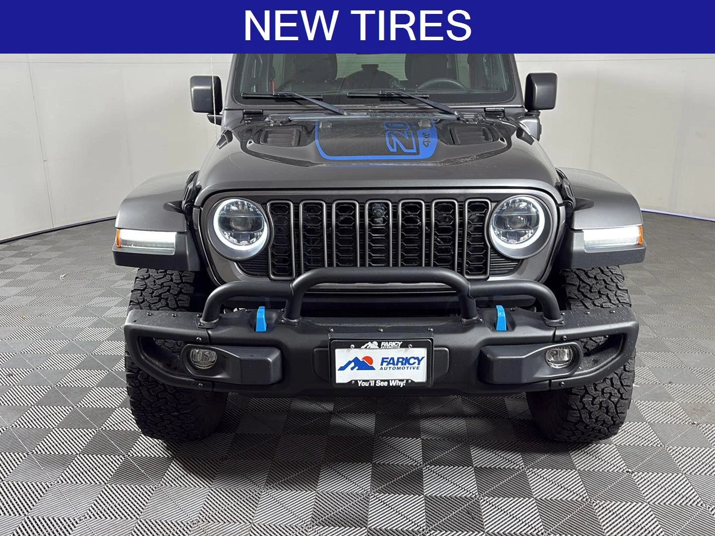 Used 2023 Granite Crystal Metallic Clearcoat Jeep Rubicon 20th Anniversary image 4