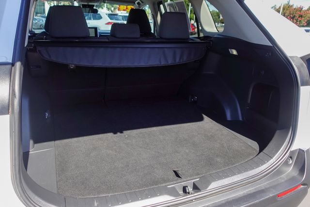 2024 Toyota RAV4 XLE - Photo 30