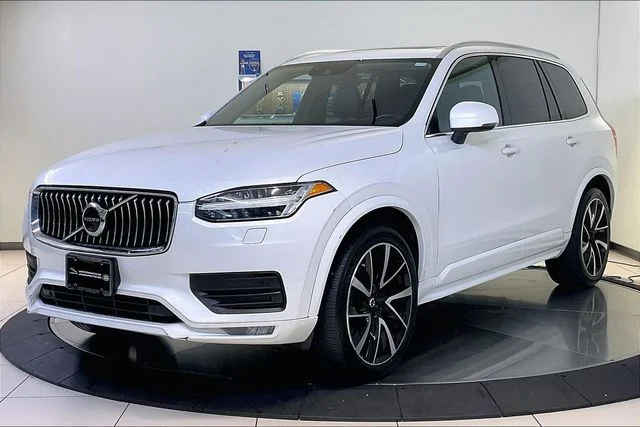 2021 Volvo XC90 T6 Momentum