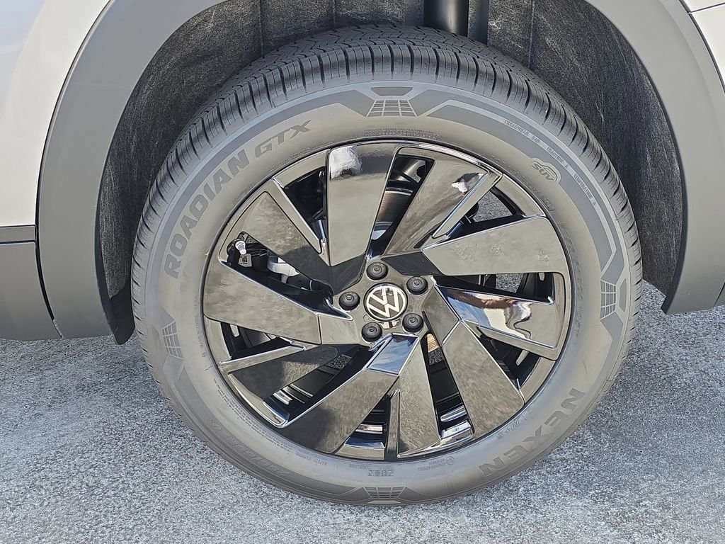New 2026 Silver Volkswagen 2.0T SE w/Technology image 3