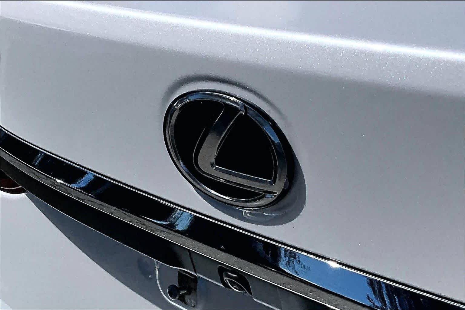 Used 2025 Eminent White Pearl Lexus  image 31