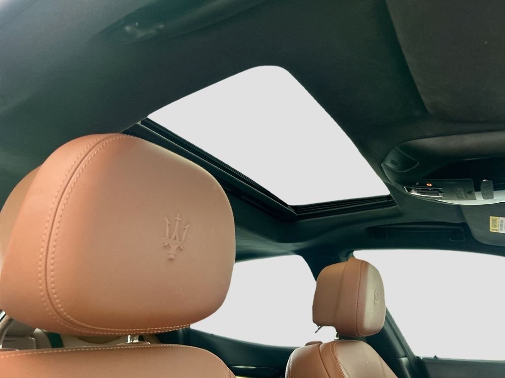 Used 2023  Maserati Modena image 17