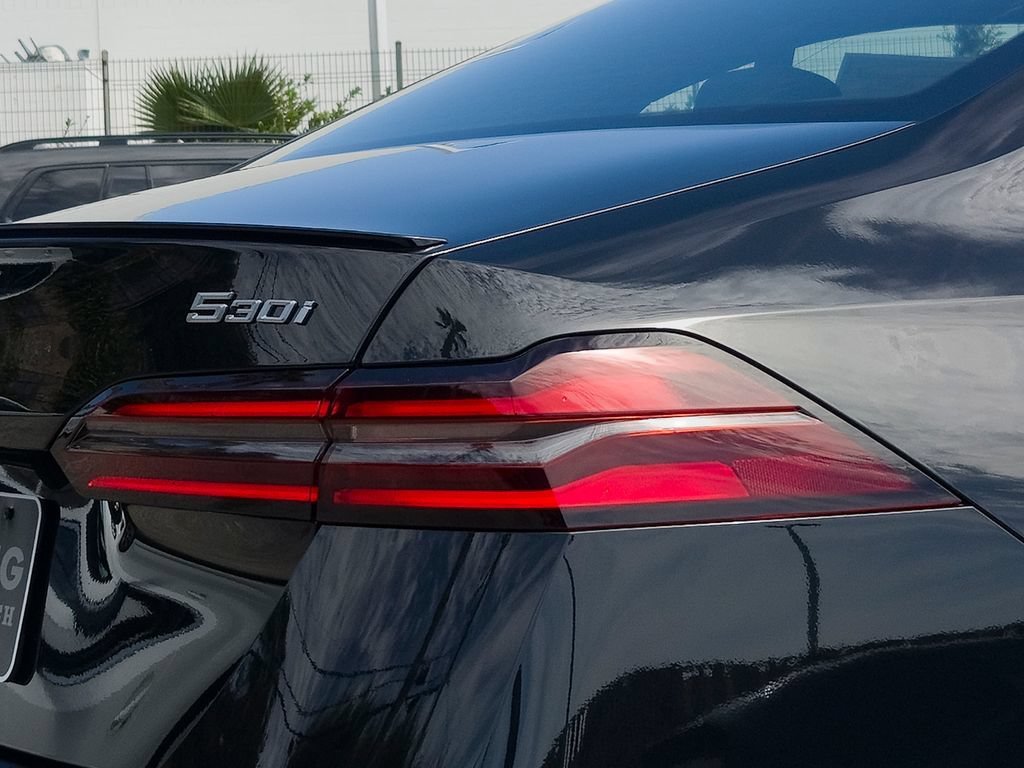 New 2027 Black Sapphire Metallic BMW 530i image 4