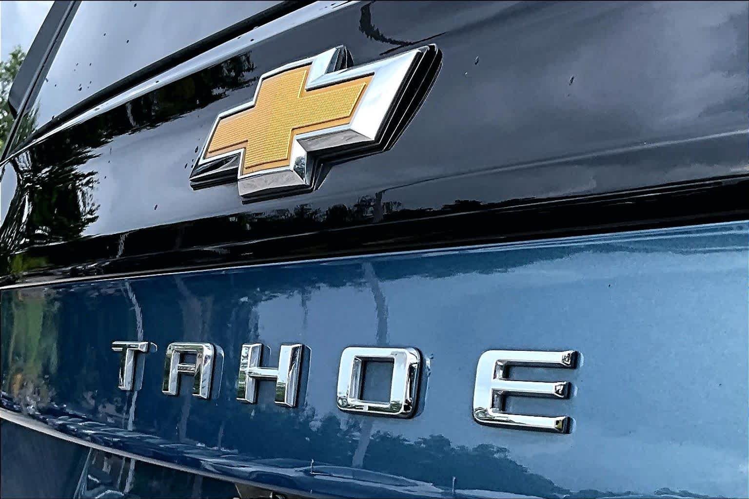 Used 2025 Lakeshore Blue Metallic Chevrolet High Country image 10