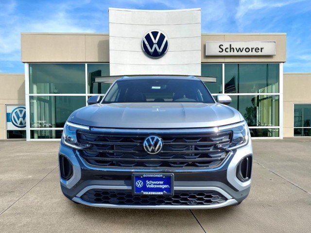 New 2026 Silver Mist Metallic Volkswagen SE w/Technology 4M image 7