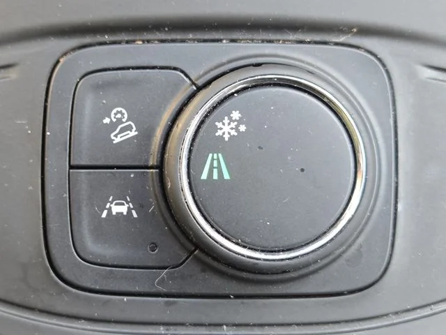 Used 2023 Marine Metallic GMC SLE image 6