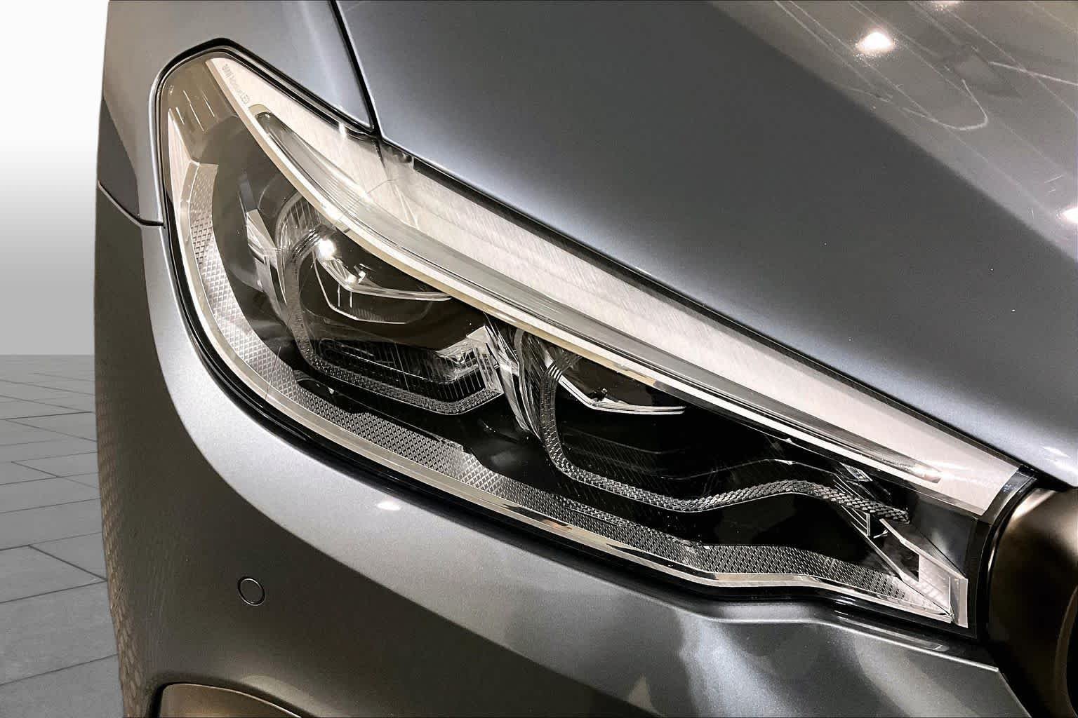 Used 2018 Bluestone Metallic BMW M550i xDrive image 26