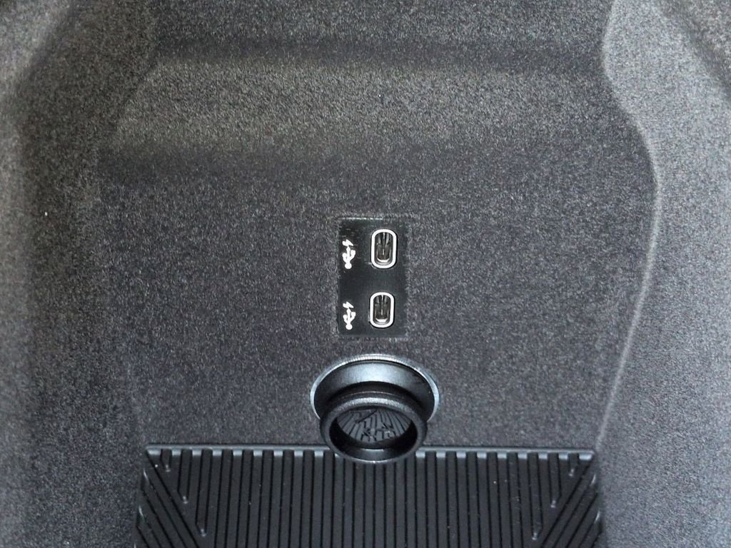 New 2026 Carbon Black Metallic BMW 760i xDrive image 23