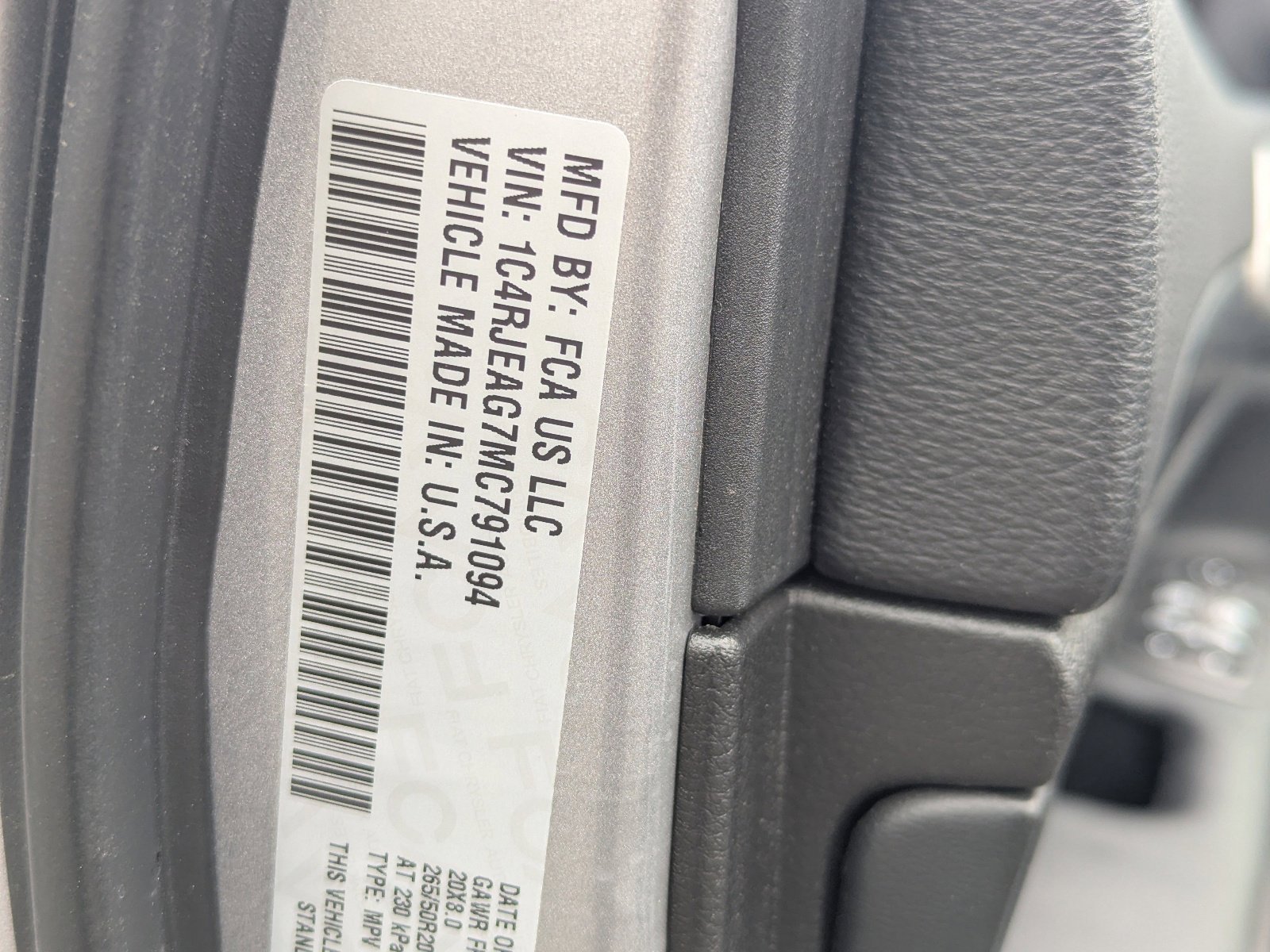 Used 2021 Billet Silver Metallic Clearcoat Jeep Laredo X image 34