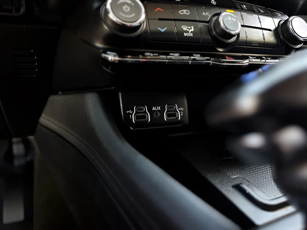 Used 2022 Black Dodge Citadel image 10