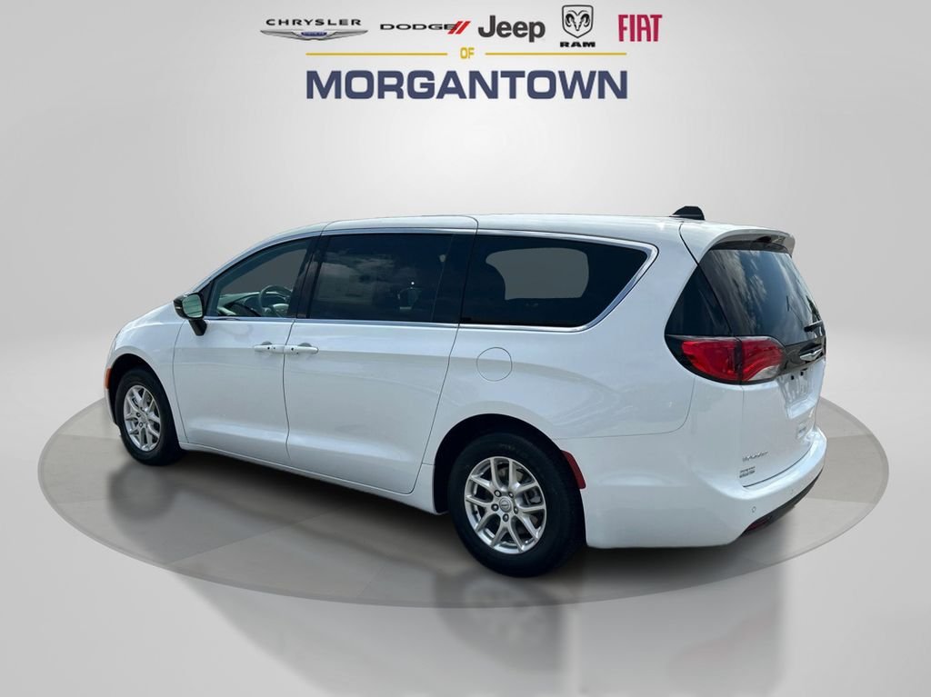 2025 Chrysler Voyager LX - Photo 8