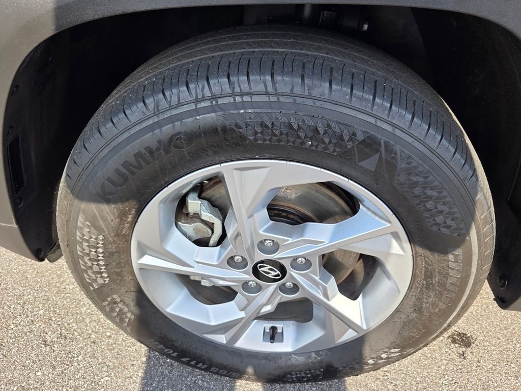 Used 2023 Gray Hyundai SE image 19