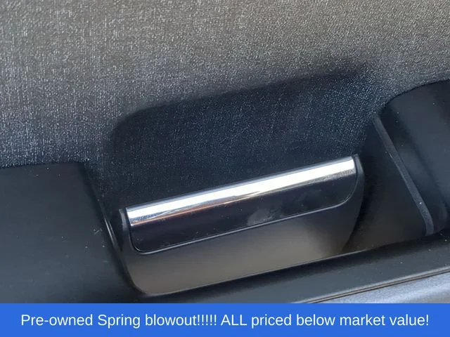 Used 2022 White Ford Lariat image 37