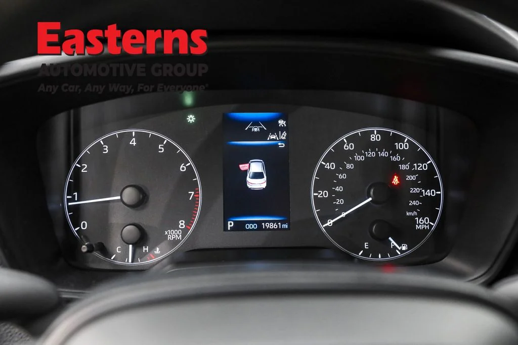 Used 2023 White Toyota LE image 17