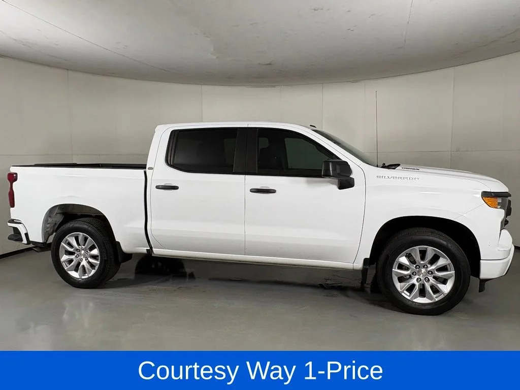 Used 2024 White Chevrolet Custom image 12