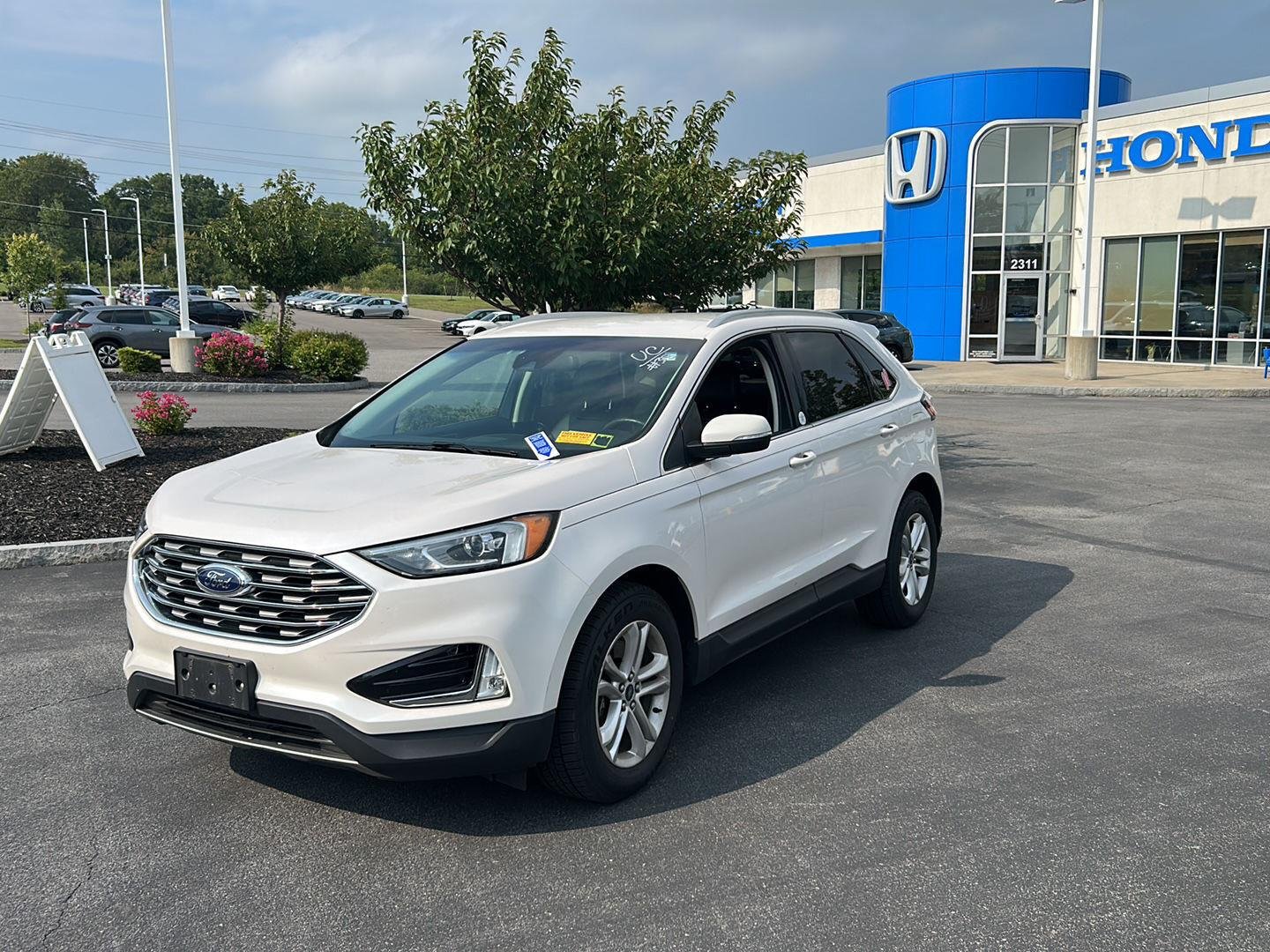 Used 2019 White Platinum Metallic Tri-Coat Ford SEL image 8