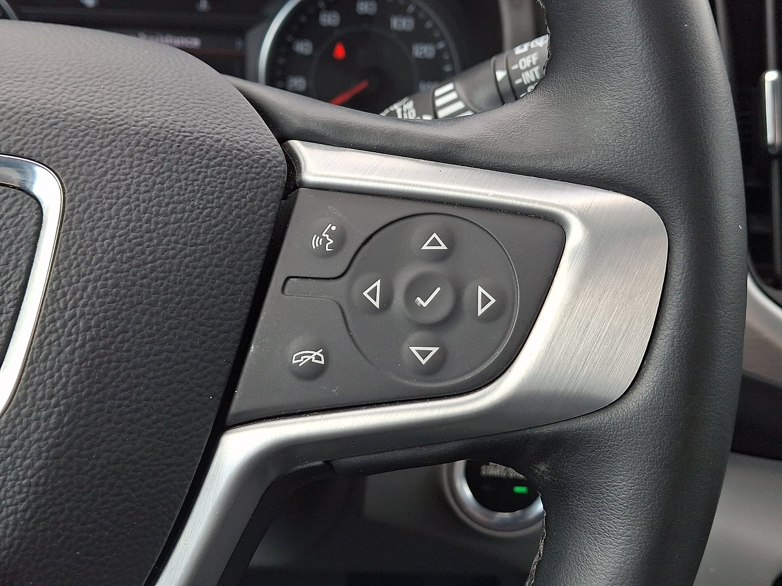 Used 2024 Summit White - GAZ GMC FWD SLT image 20